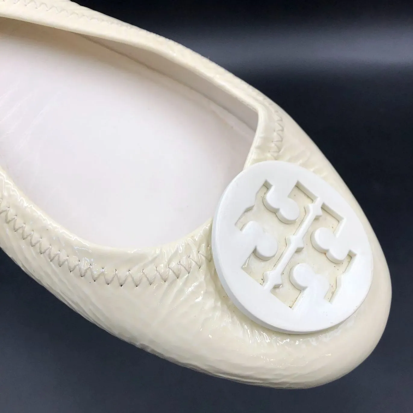 Tory Burch Women's Minnie Cream White Patent Leather Ballet Flats - Sz 8 ( COA)
